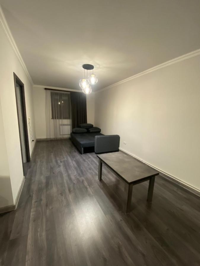 2 Cosy Apartment In Townhouse Near Airport Evn Geghanist  Buitenkant foto