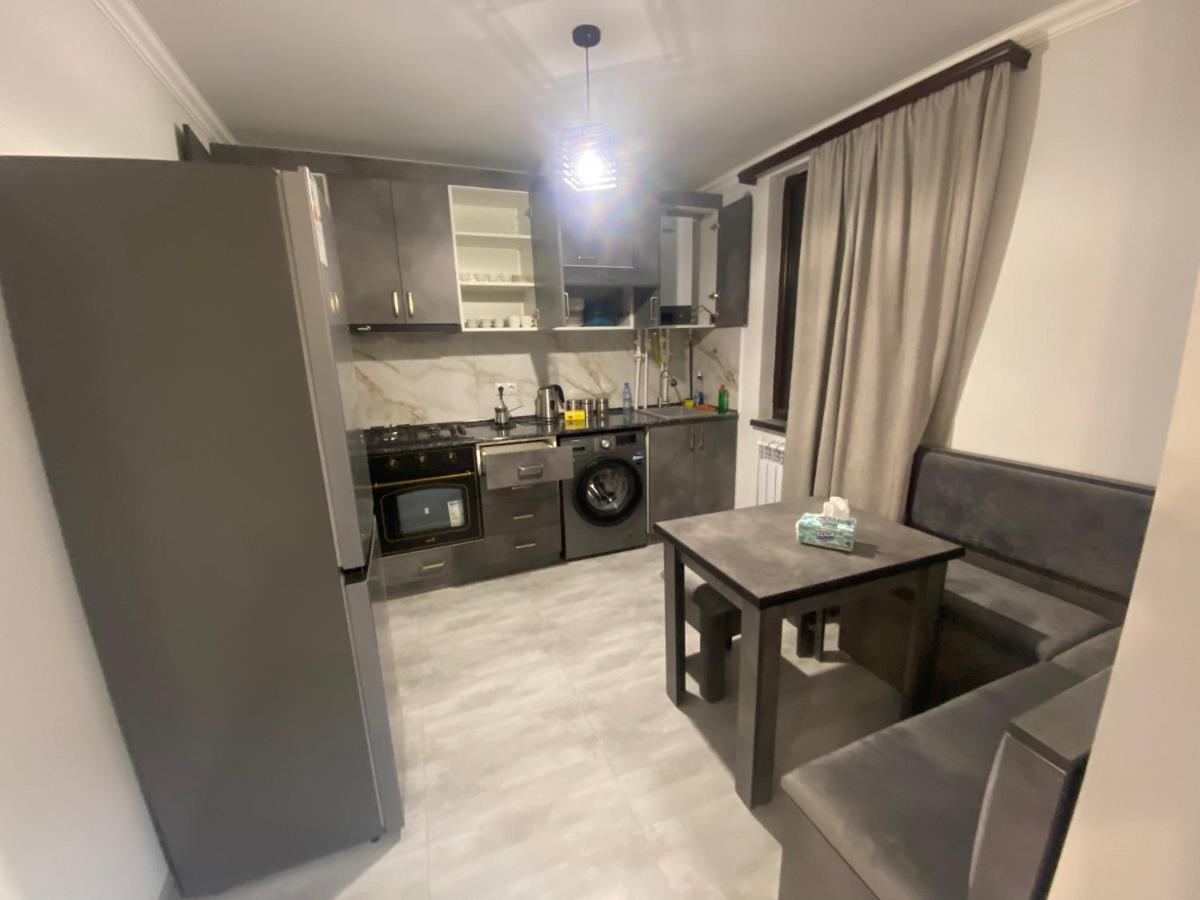 2 Cosy Apartment In Townhouse Near Airport Evn Geghanist  Buitenkant foto