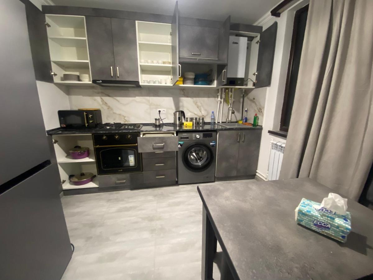 2 Cosy Apartment In Townhouse Near Airport Evn Geghanist  Buitenkant foto
